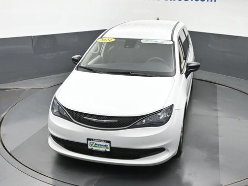 Used 2024 Chrysler Voyager LX FWD image 33