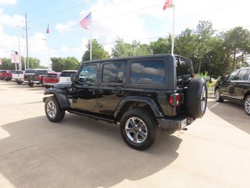Used 2022 Jeep Wrangler Unlimited Sahara w/ Cold Weather Group AWD/4WD image 14