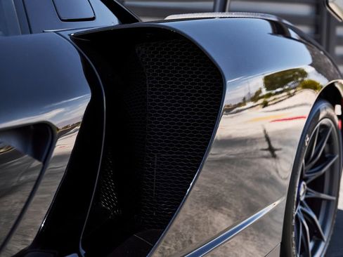 Used 2019 McLaren Senna RWD image 14
