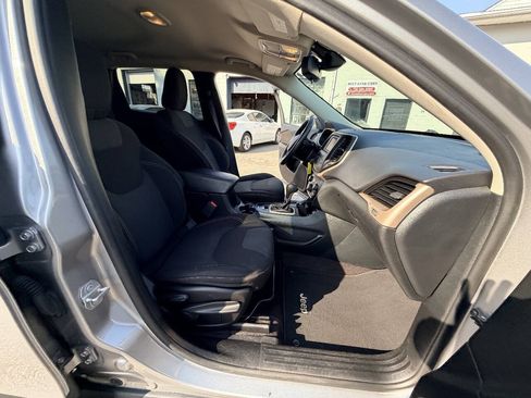 Used 2016 Jeep Cherokee Latitude AWD/4WD image 58