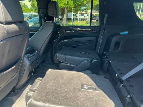 Used 2023 Cadillac Escalade ESV Premium Luxury AWD/4WD image 15