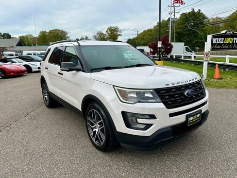 Used 2017 Ford Explorer Sport w/ Equipment Group 401A AWD/4WD image 3