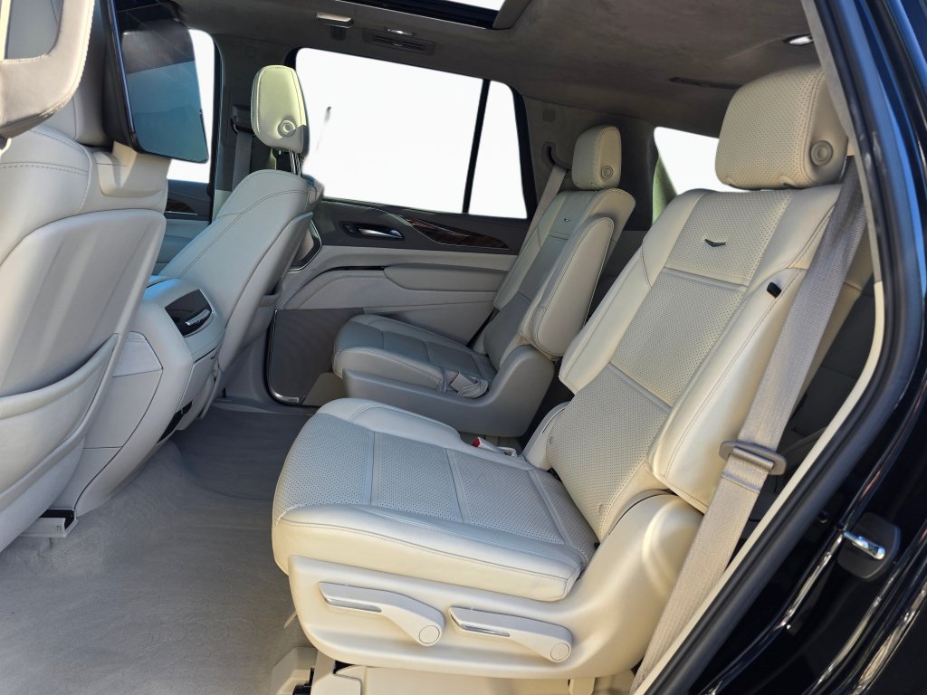 Certified 2024 Cadillac Escalade Premium Luxury Platinum AWD/4WD image 19
