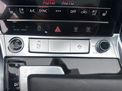 Used 2023 Audi e-tron Premium Plus w/ Premium Plus Package image 25