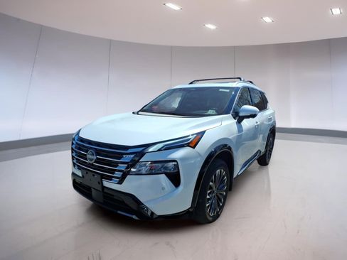 Used 2025 Nissan Rogue Platinum w/ Platinum Premium Package image 2