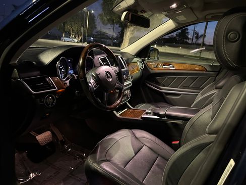 Used 2015 Mercedes-Benz GL 550 4MATIC image 9