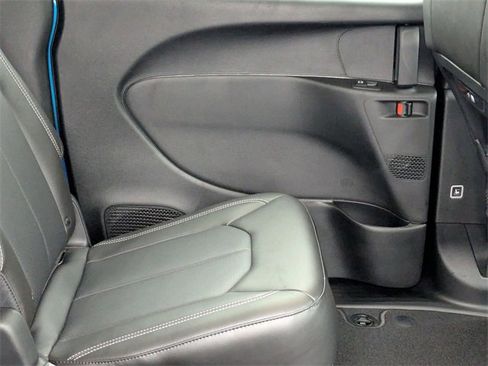 New 2026 Chrysler Pacifica Select image 32