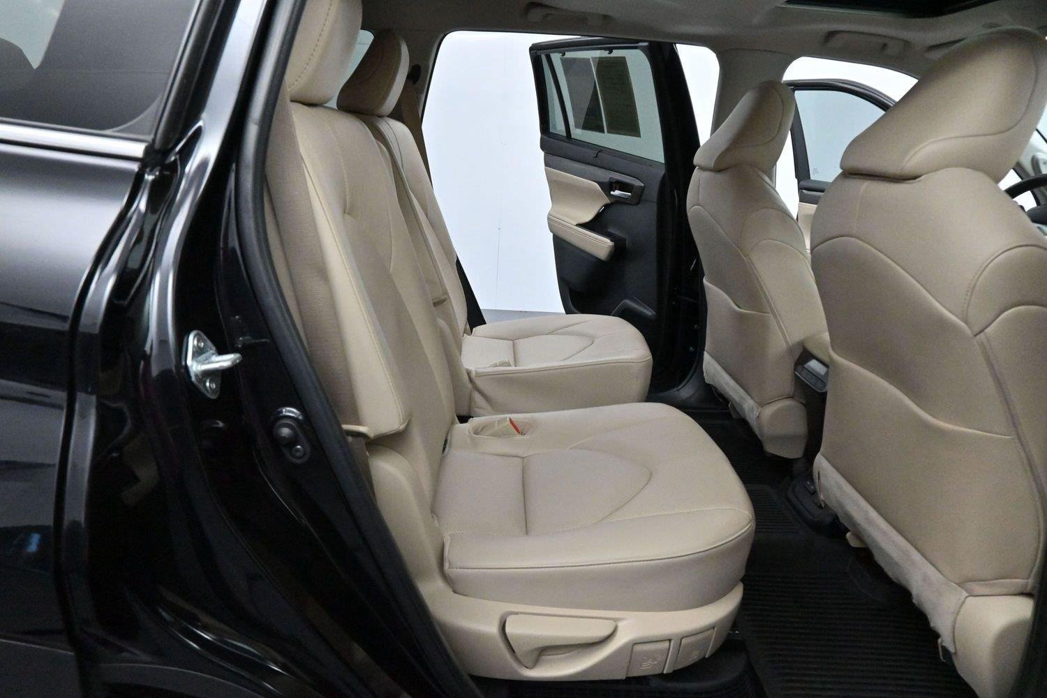 Used 2023 Toyota Highlander Limited AWD/4WD image 39