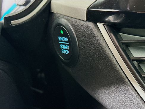 Used 2020 Ford Escape SE image 20