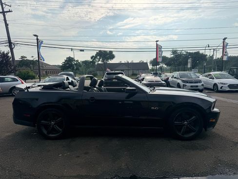 Used 2011 Ford Mustang GT Premium w/ Electronics Pkg RWD image 10