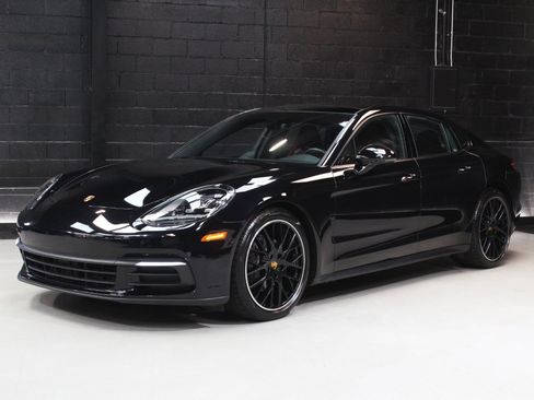 Used 2018 Porsche Panamera 4 AWD/4WD image 4