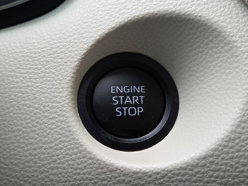 Used 2024 Toyota Corolla Cross XLE image 20