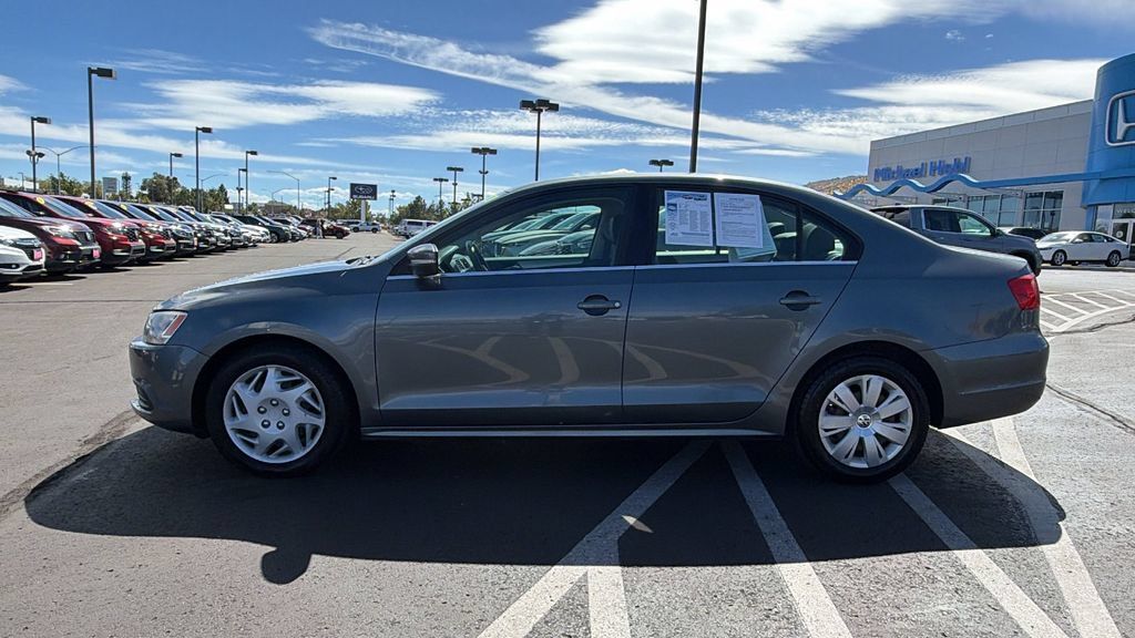 Used 2013 Volkswagen Jetta SE FWD image 6