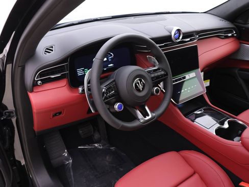 Used 2025 Maserati Grecale Folgore image 6
