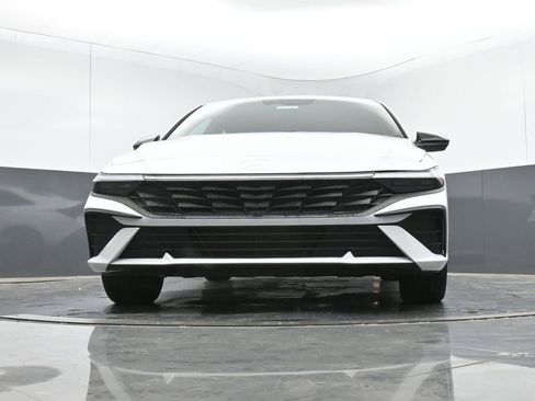 New 2026 Hyundai Elantra Sport image 9
