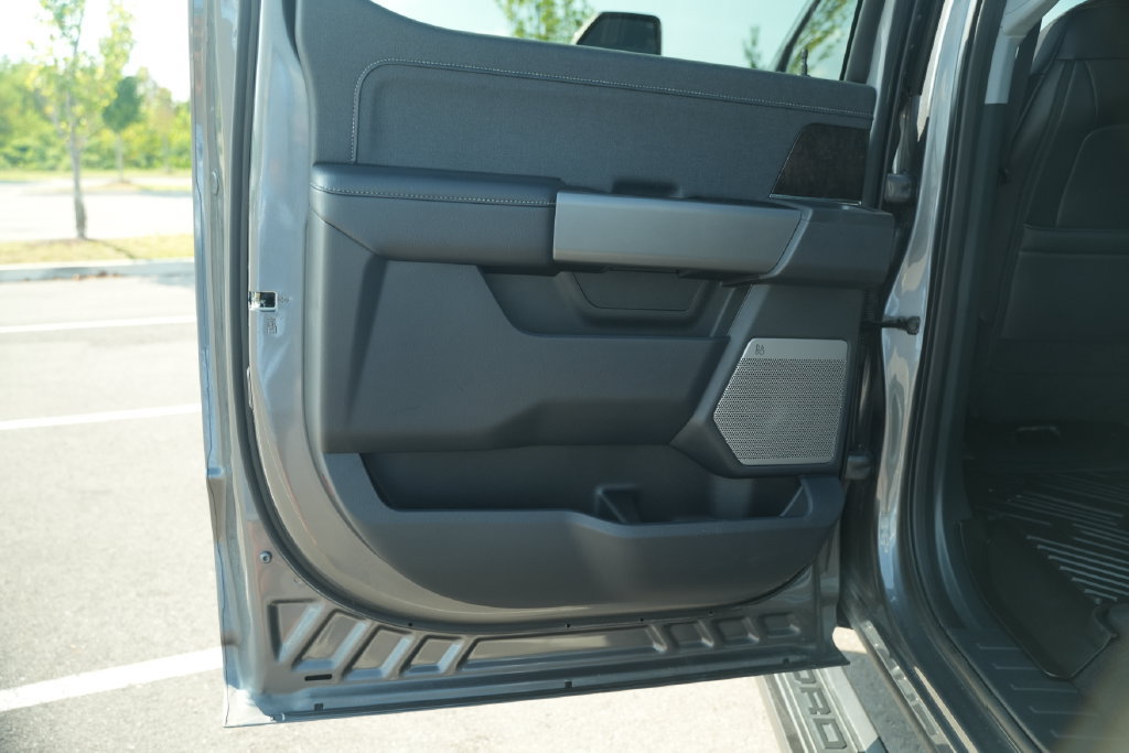 Used 2025 Ford F250 Lariat w/ Black Appearance Package AWD/4WD image 18
