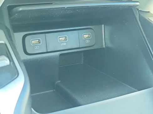 Used 2022 Kia Sorento S image 32