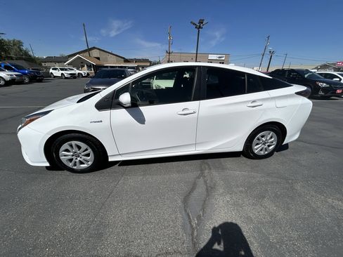 Used 2016 Toyota Prius Two FWD image 5