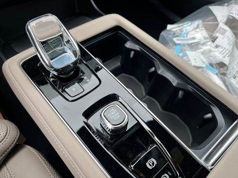 New 2026 Volvo XC90 T8 Ultra w/ Protection Package Premier AWD/4WD image 18