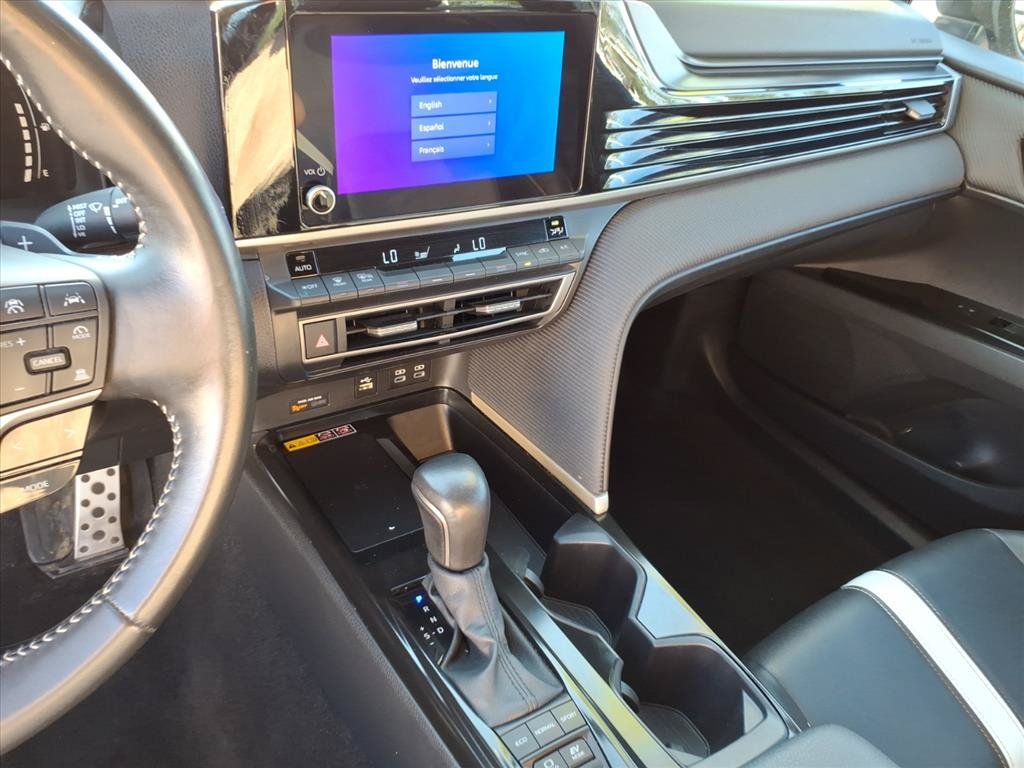 Used 2025 Toyota Camry SE FWD image 35