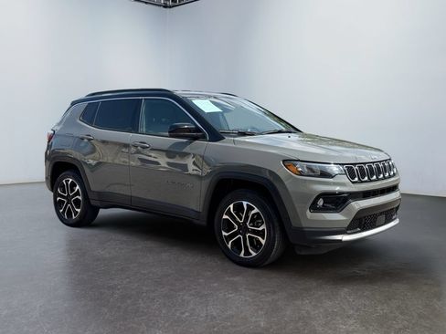 Used 2023 Jeep Compass Limited AWD/4WD image 3