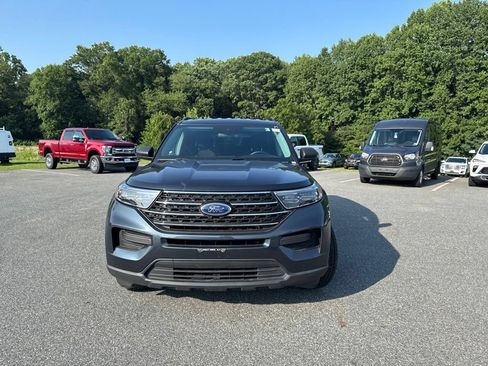 Used 2022 Ford Explorer XLT AWD/4WD image 2