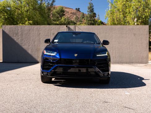 Used 2022 Lamborghini Urus AWD/4WD image 2