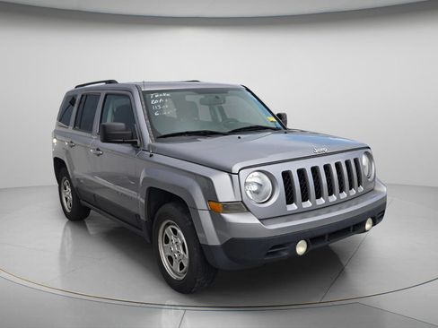 Used 2016 Jeep Patriot Sport w/ Power Value Group FWD image 4
