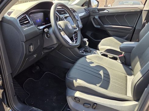 Used 2023 Volkswagen Tiguan SE image 16