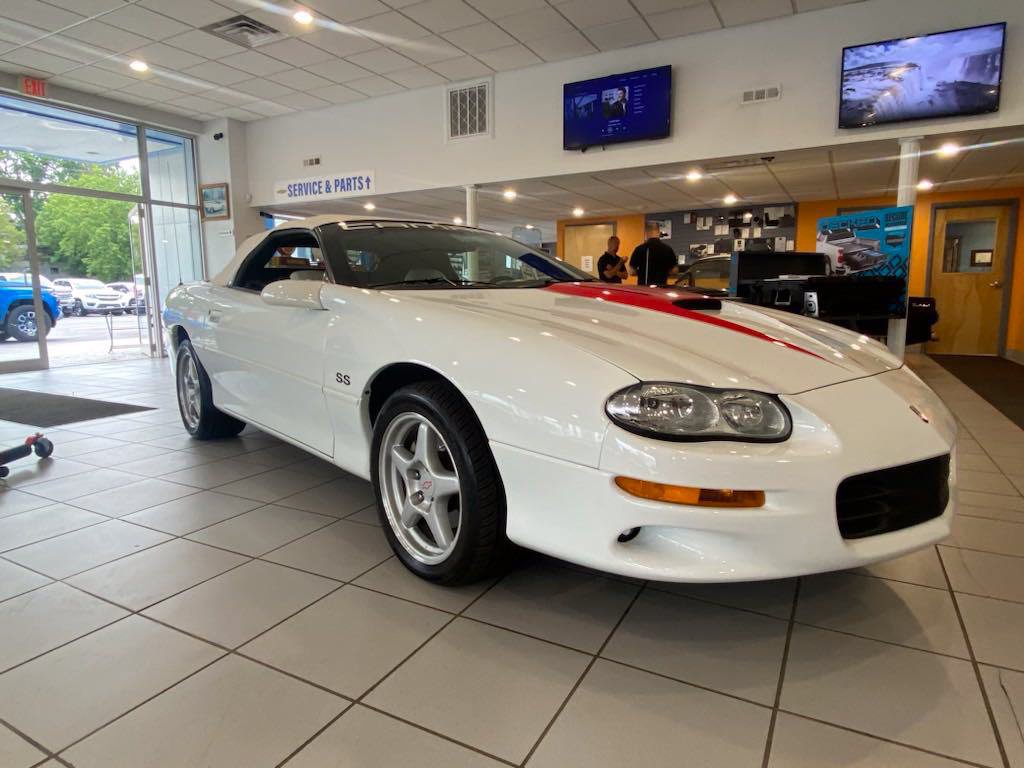 Used 1998 Chevrolet Camaro Z28 w/ SS Performance/Appearance Pkg RWD image 1