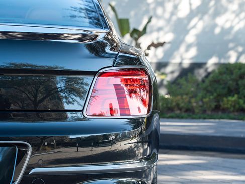 Used 2025 Bentley Flying Spur Plug-In Hybrid AWD/4WD image 48