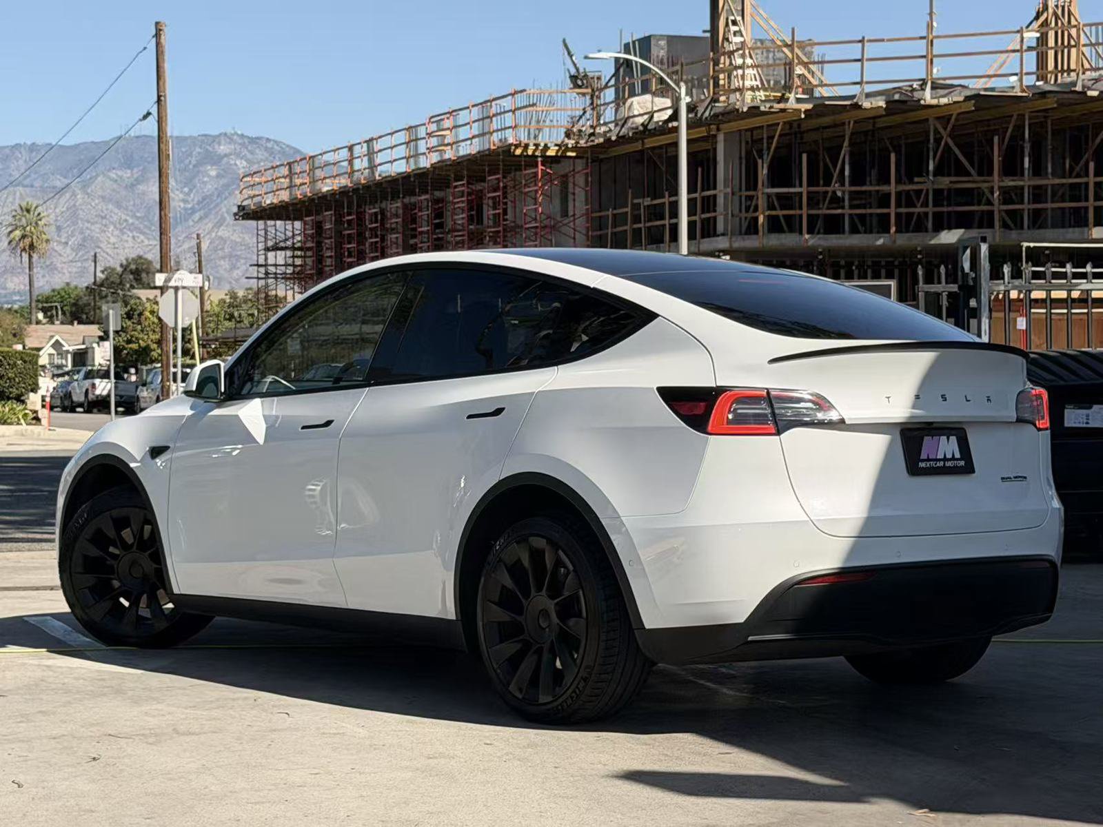 Used 2023 Tesla Model Y Long Range AWD/4WD image 5
