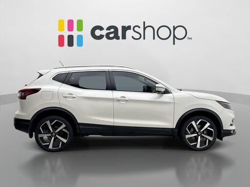 Used 2022 Nissan Rogue Sport SL w/ Premium Package FWD image 6