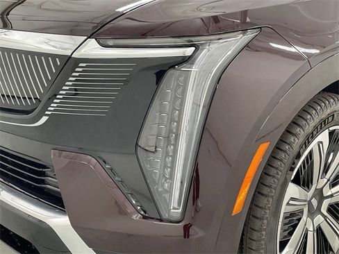 New 2025 Cadillac Escalade IQ Luxury 2 image 15