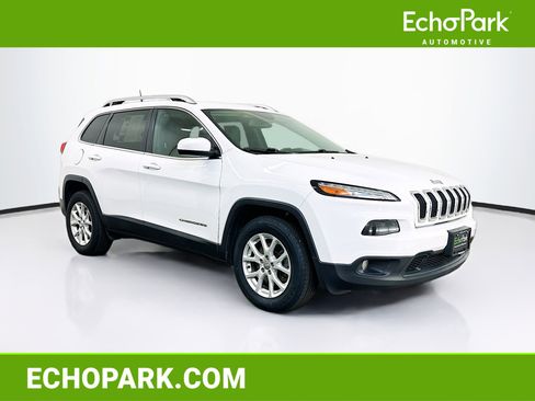 Used 2017 Jeep Cherokee Latitude w/ True North Edition AWD/4WD image 1