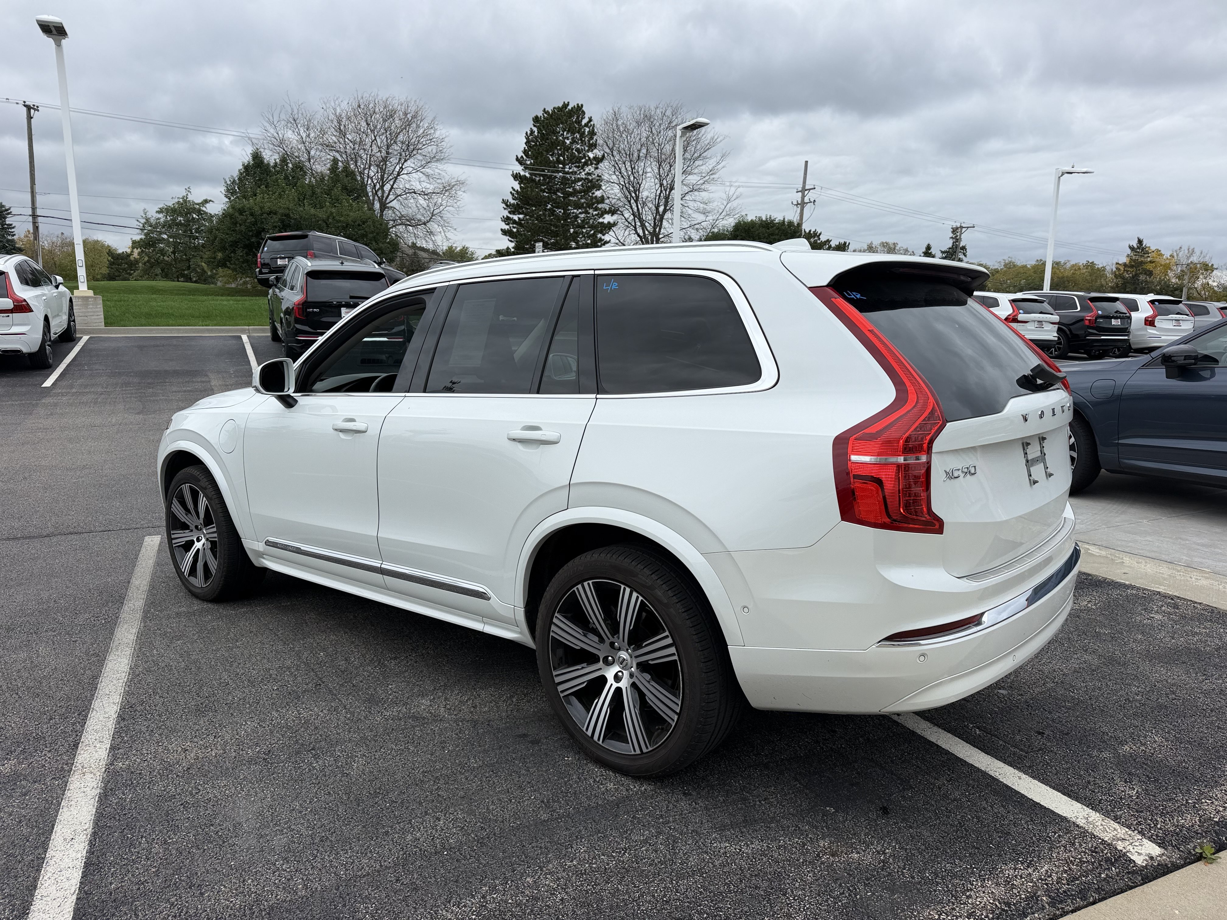 Used 2024 Volvo XC90 T8 Plus w/ Protection Package Premier AWD/4WD image 5