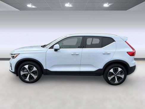 Certified 2025 Volvo XC40 B5 Plus image 2