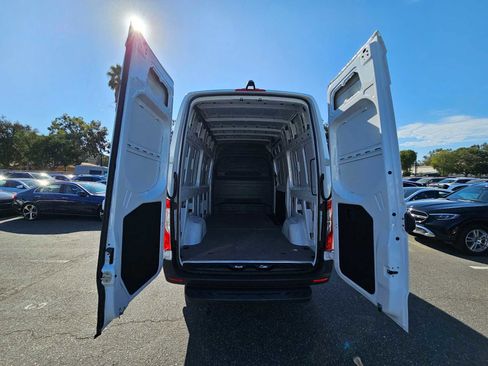 Used 2025 Mercedes-Benz Sprinter 2500 image 18