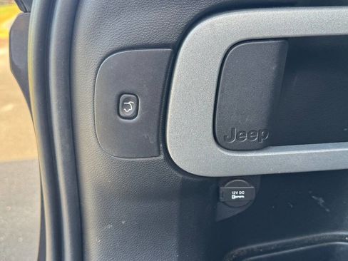 Used 2015 Jeep Cherokee Trailhawk w/ Comfort/Convenience Group image 22