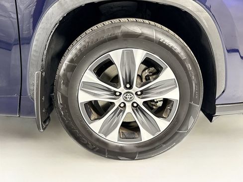 Used 2023 Toyota Highlander XLE AWD/4WD image 33