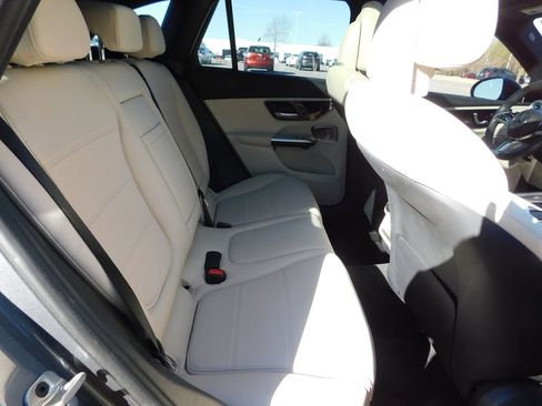 Used 2023 Mercedes-Benz GLC 300 4MATIC image 5