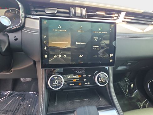 Certified 2025 Jaguar F-PACE R-Dynamic S AWD/4WD image 20