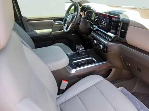 Used 2023 GMC Sierra 1500 SLT AWD/4WD image 33