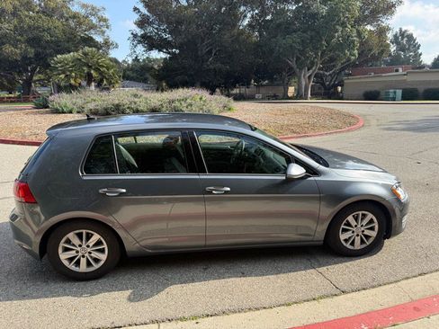 Used 2016 Volkswagen Golf S image 7