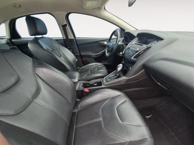 Used 2015 Ford Focus SE w/ Equipment Group 201A FWD image 14