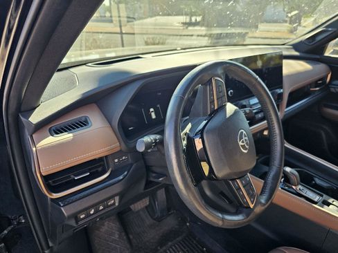 Used 2024 Toyota Grand Highlander AWD Hybrid image 28