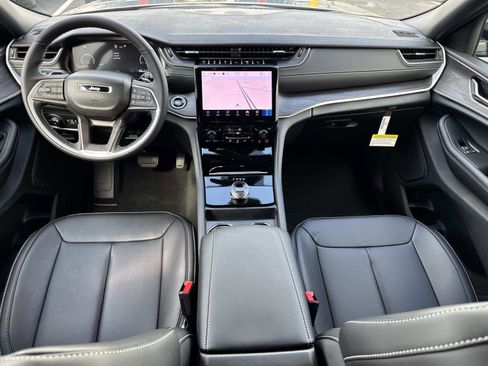 New 2025 Jeep Grand Cherokee L Limited image 11