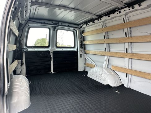 Used 2023 GMC Savana 2500 w/ Driver Convenience Package image 18