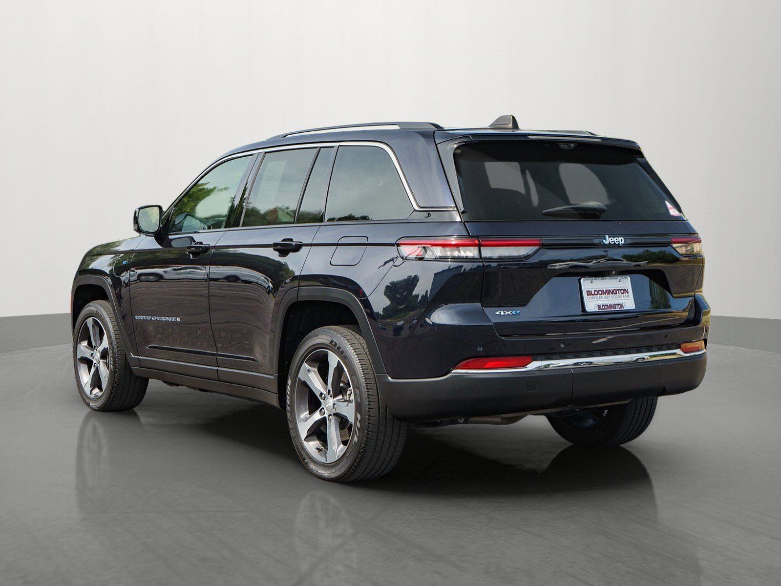 Used 2023 Jeep Grand Cherokee 4WD 4xe w/ Luxury Tech Group II image 5