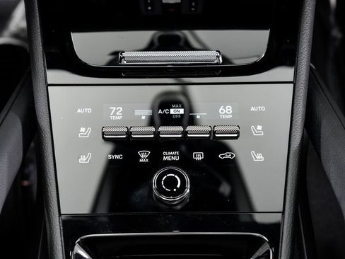 Used 2025 Porsche Cayenne image 20